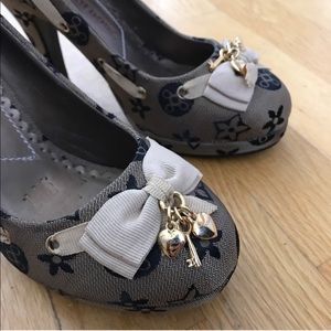 Barbour gold brown heels